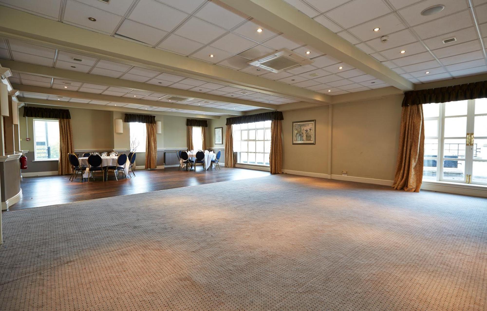 HOTEL ROYAL GEORGE | ⋆⋆⋆ | BIRDLIP, UNITED KINGDOM | SEASON DEALS FROM £108